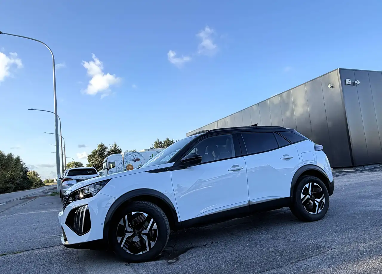 Peugeot 2008 1.2 Hybrid GT e-DCS GT Sièges électrique Massant/PANO/CAMERA/FULL LED/CARPLAY/COCKPIT/KEYLESS/GARANTIE 2030, миниатюра 4