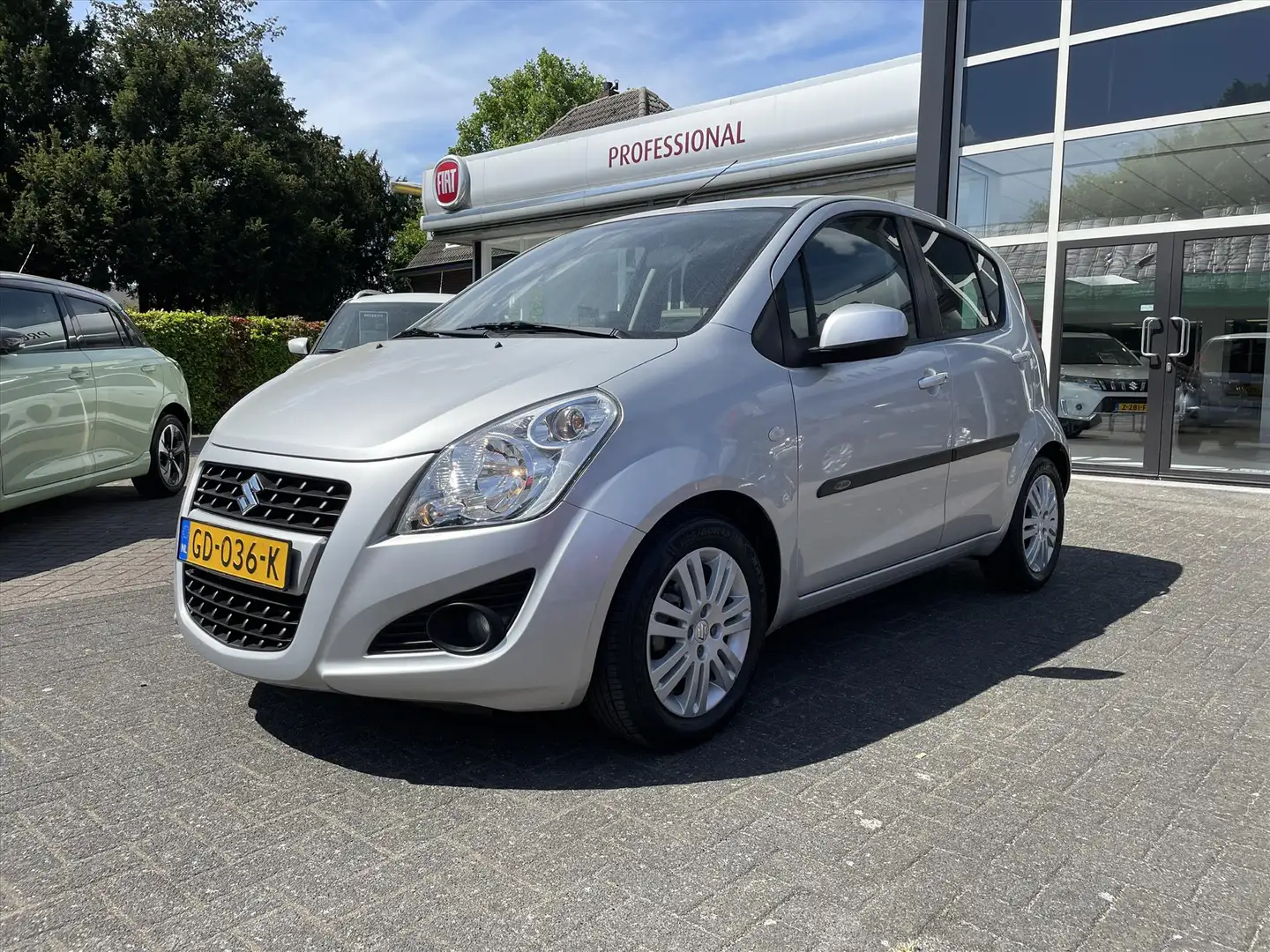 Suzuki Splash 1.2 86pk Exclusive | 1e eigenaar | Trekhaak | Deal Gri - 2