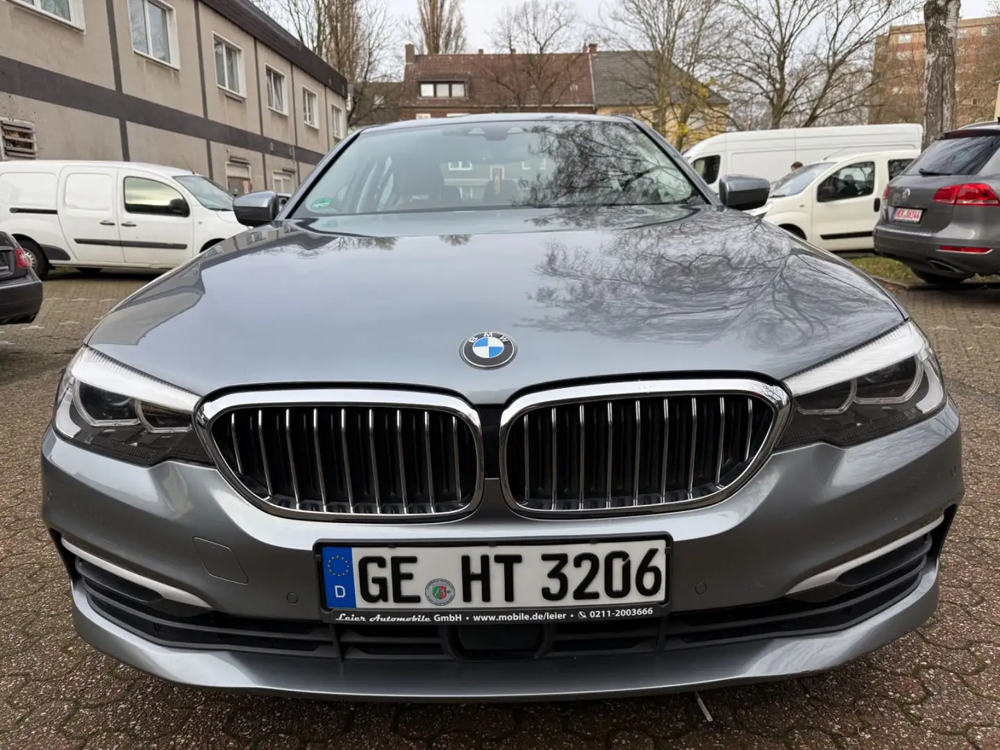 BMW 530 d Limousine *DISPLAY-KEY*LEDER*NAVI*FAHRASSI Gris - 2