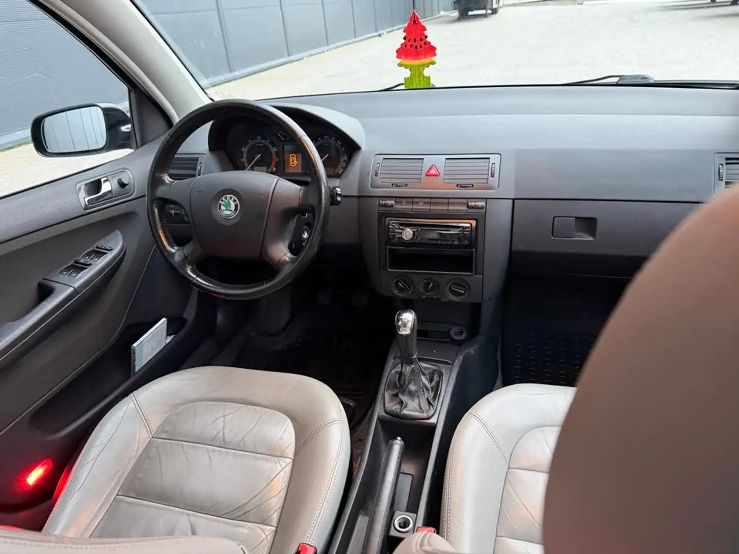 Skoda Fabia Fabia Edition 100 1,4 16V Edition 100 Schwarz - 2