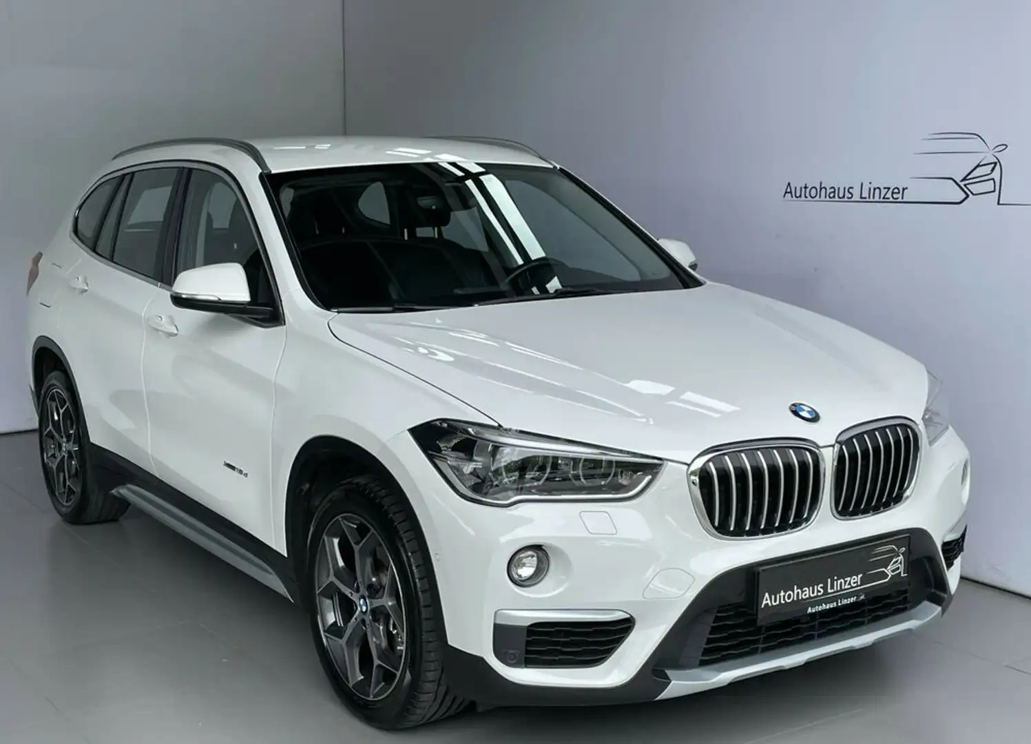 BMW X1 xDrive18d Ö-Paket Aut. *LED*Kamera*Sportsitze* Weiß - 1