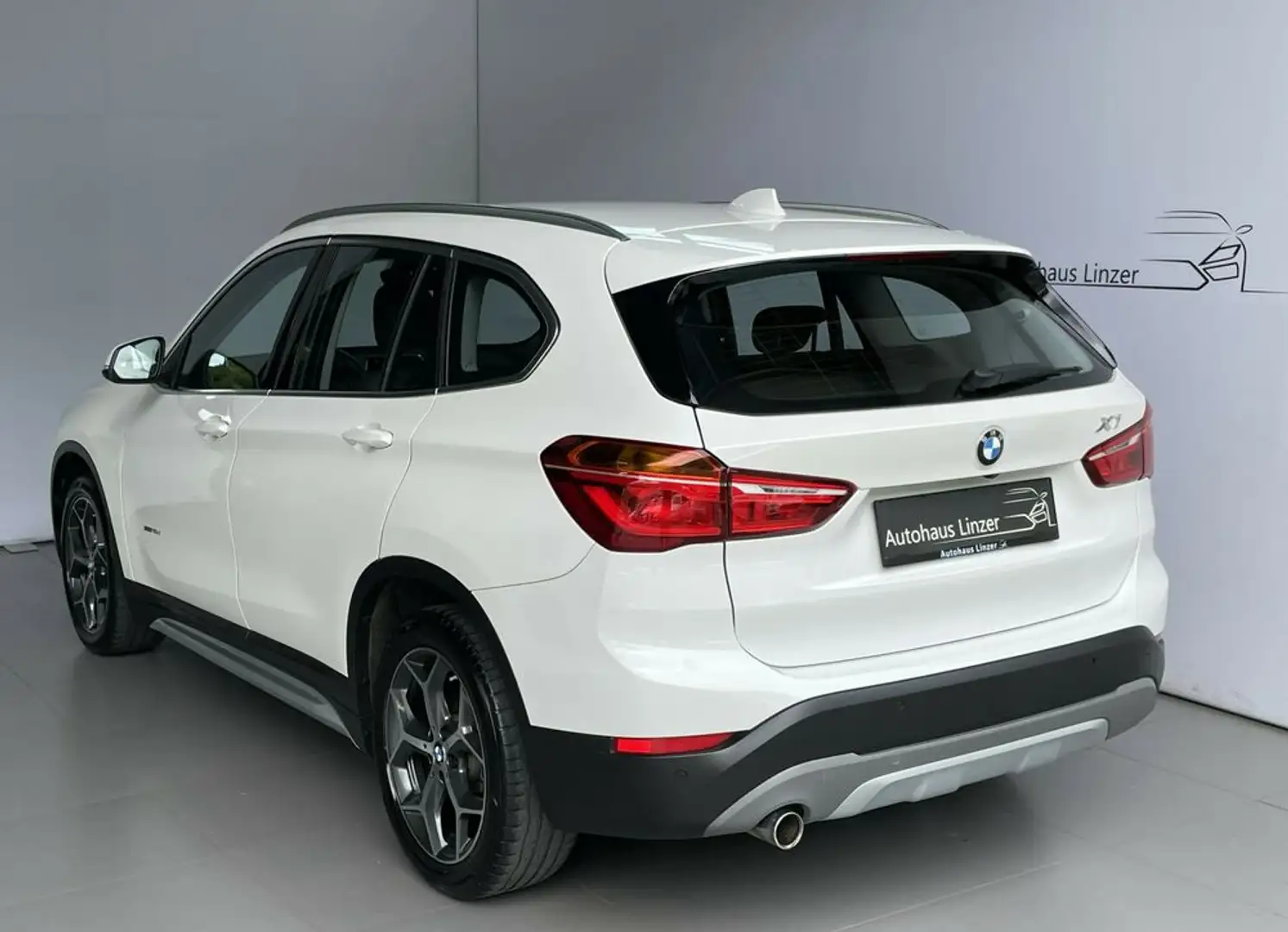 BMW X1 xDrive18d Ö-Paket Aut. *LED*Kamera*Sportsitze* Weiß - 2