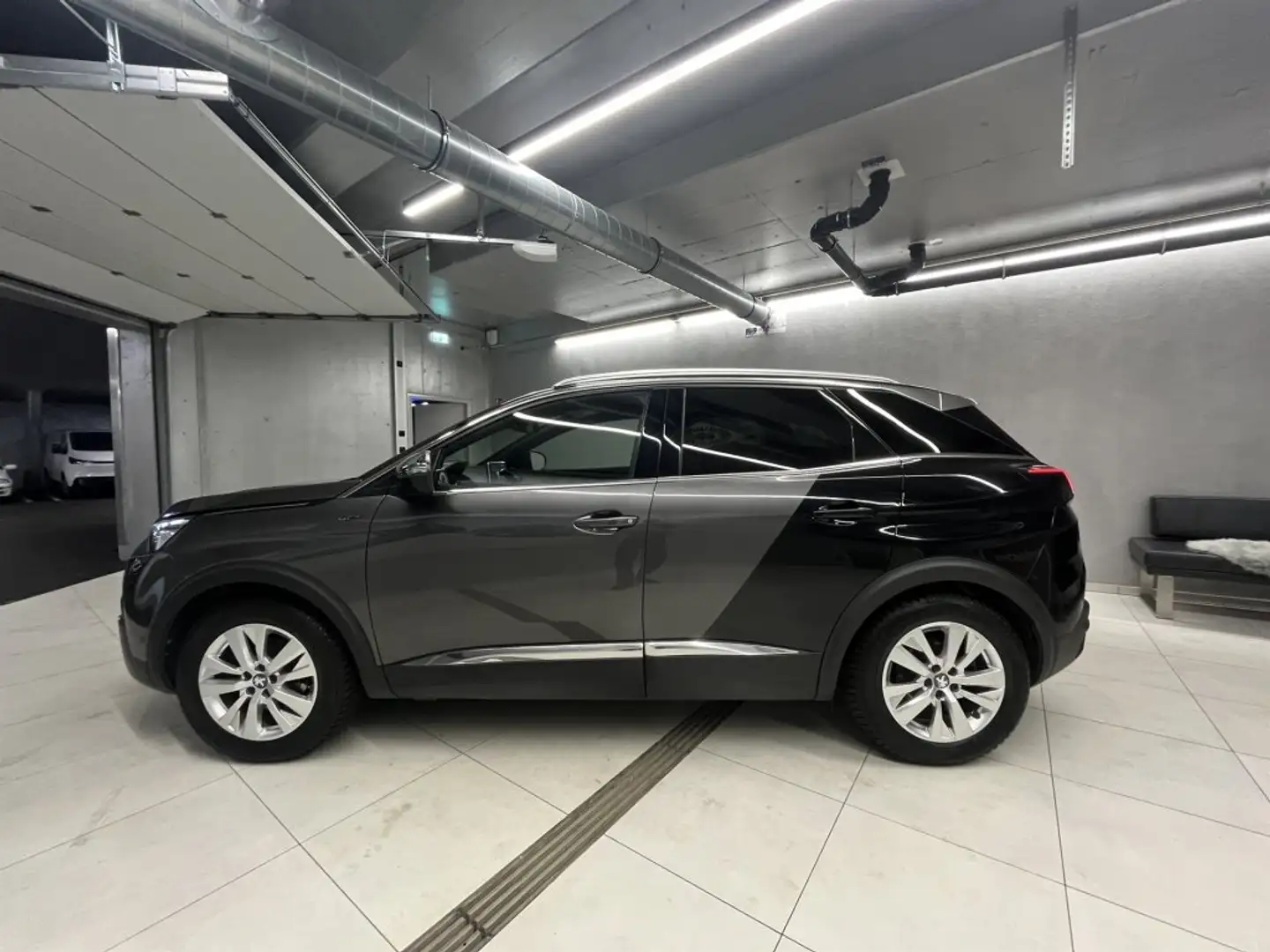 Peugeot 3008 GT BHDI180 EAT8 Grau - 2