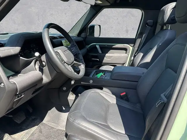 Land Rover Defender view 3
