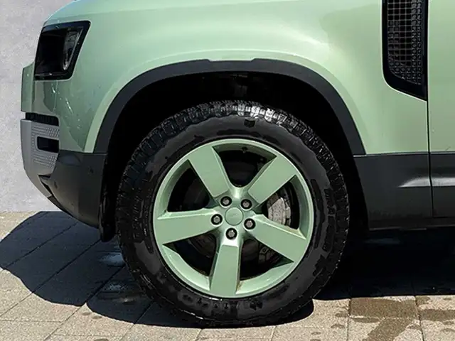 Land Rover Defender view 9