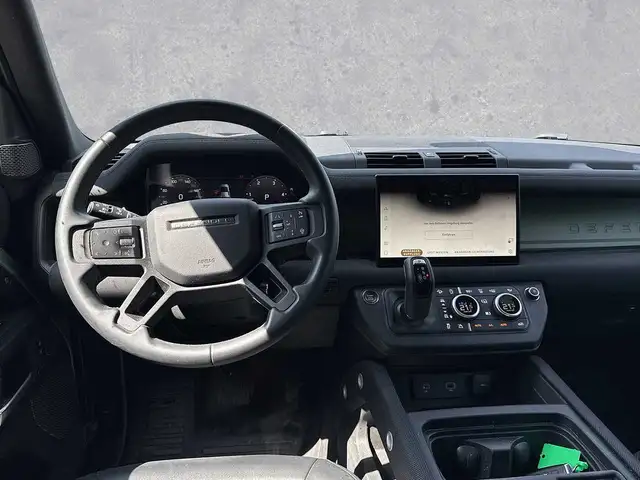 Land Rover Defender view 4