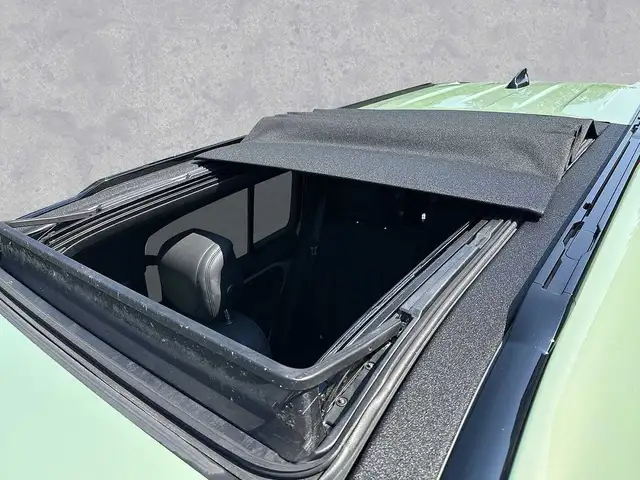 Land Rover Defender view 10