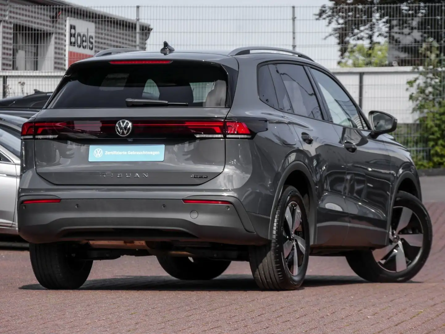 Volkswagen Tiguan Life 2.0 TDI 4Motion DSG ACC AHK LED RÜCK Grau - 2