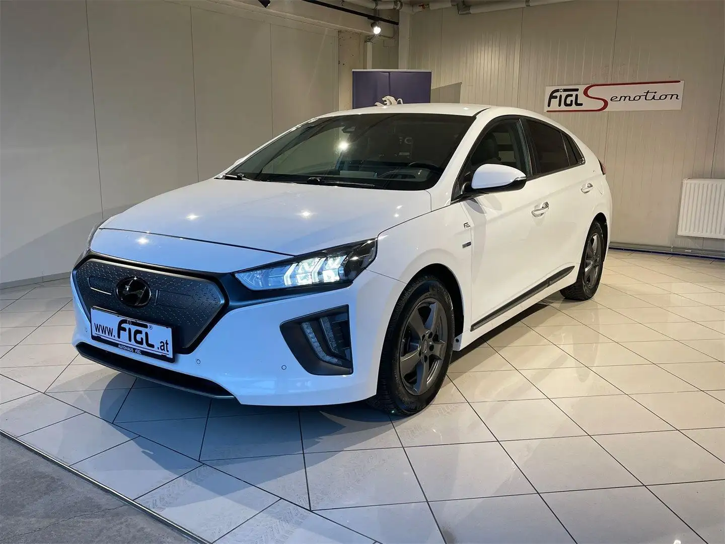 Hyundai IONIQ Elektro 38kwH Level 5 Wärmepumpe 8-bereiftKM Blanc - 2