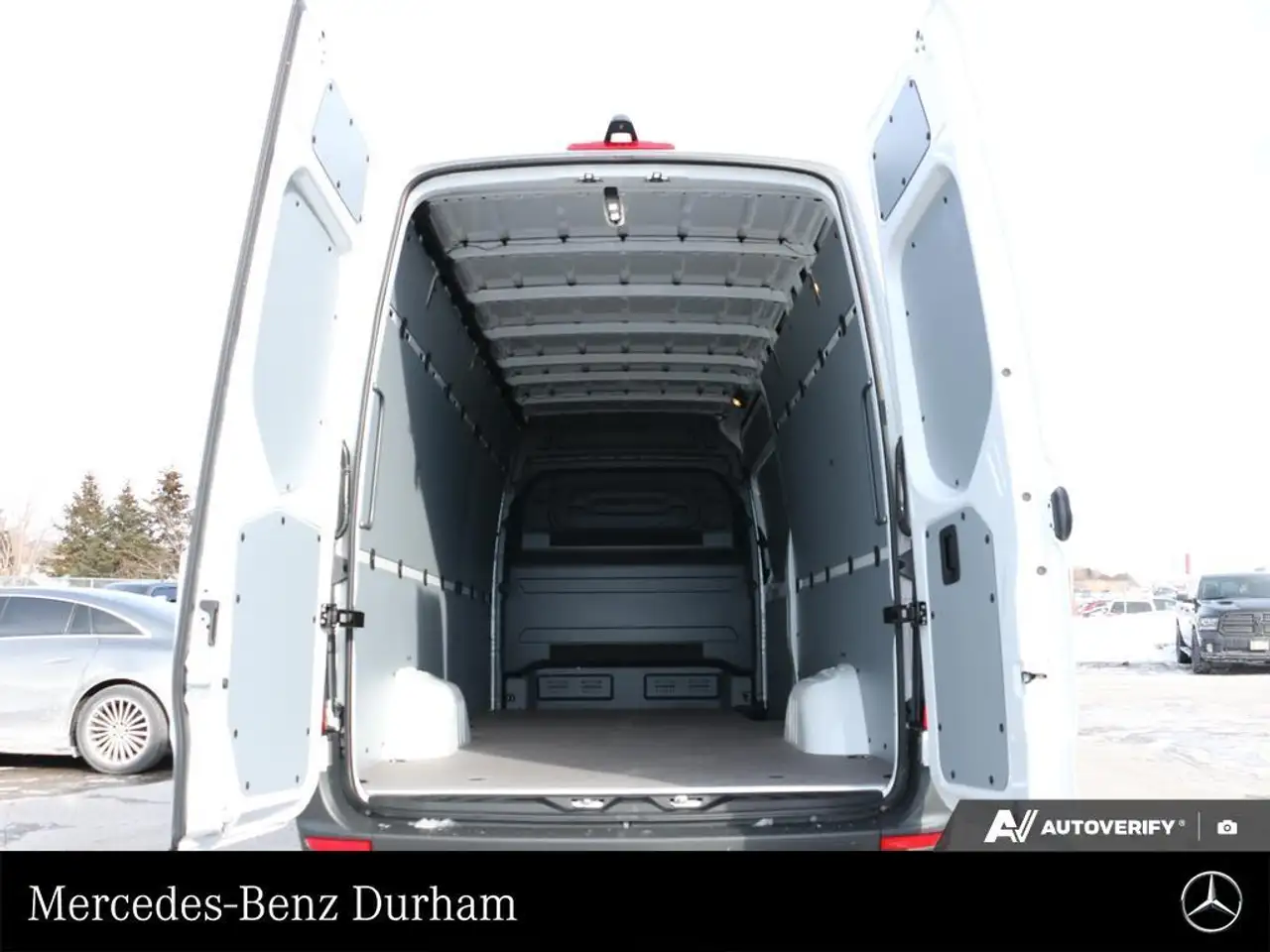 Mercedes-Benz Sprinter photo Mercedes-Benz Sprinter