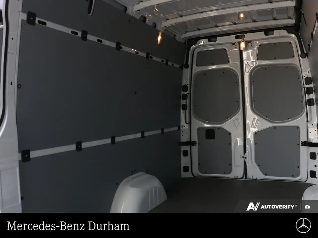 Mercedes-Benz Sprinter photo Mercedes-Benz Sprinter
