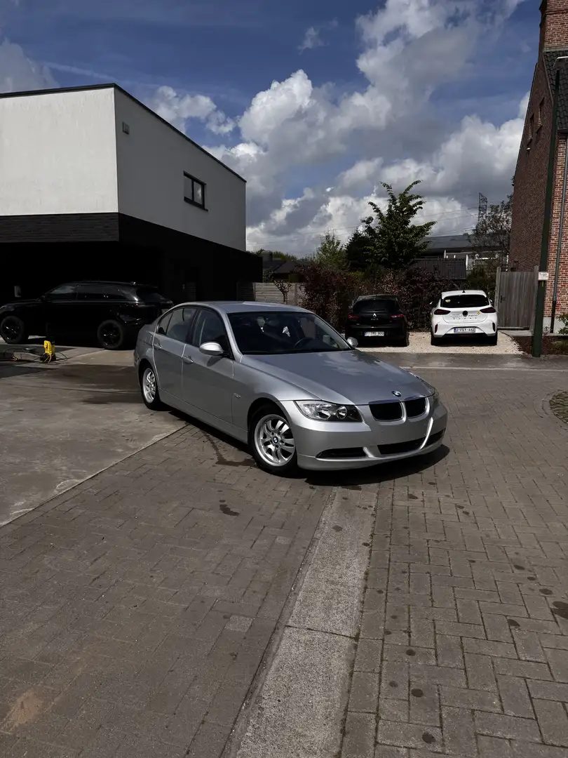 BMW 320 320i Argent - 1