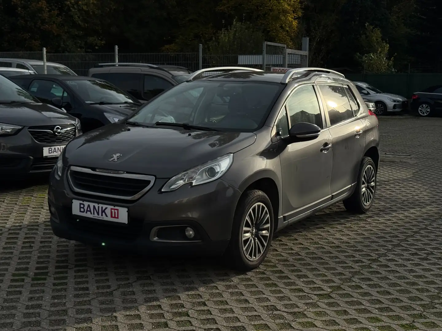 Peugeot 2008 1,6d*Klima* Grau - 2