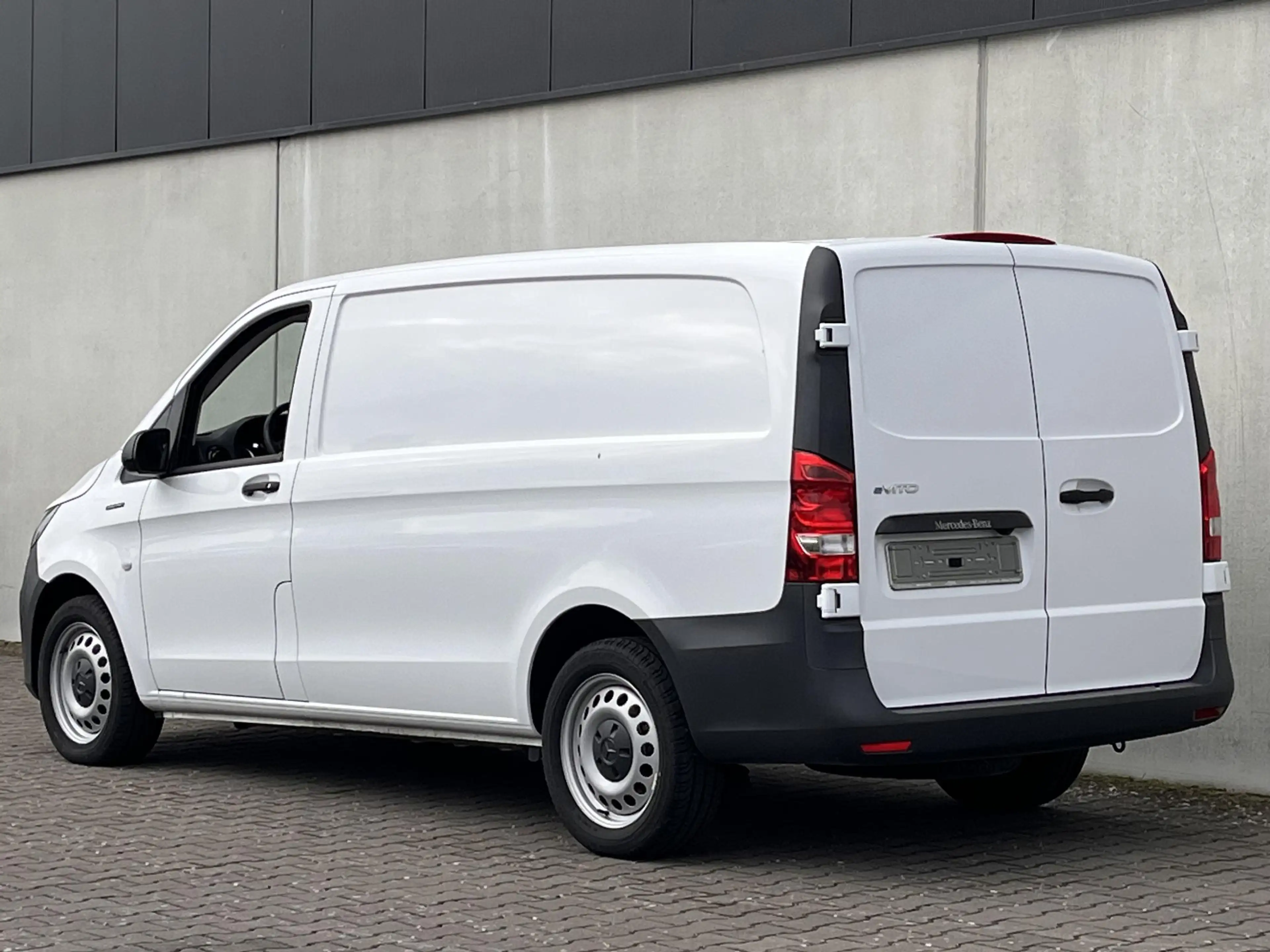 Mercedes-Benz Vito eVito L2 66kWh — photo 4