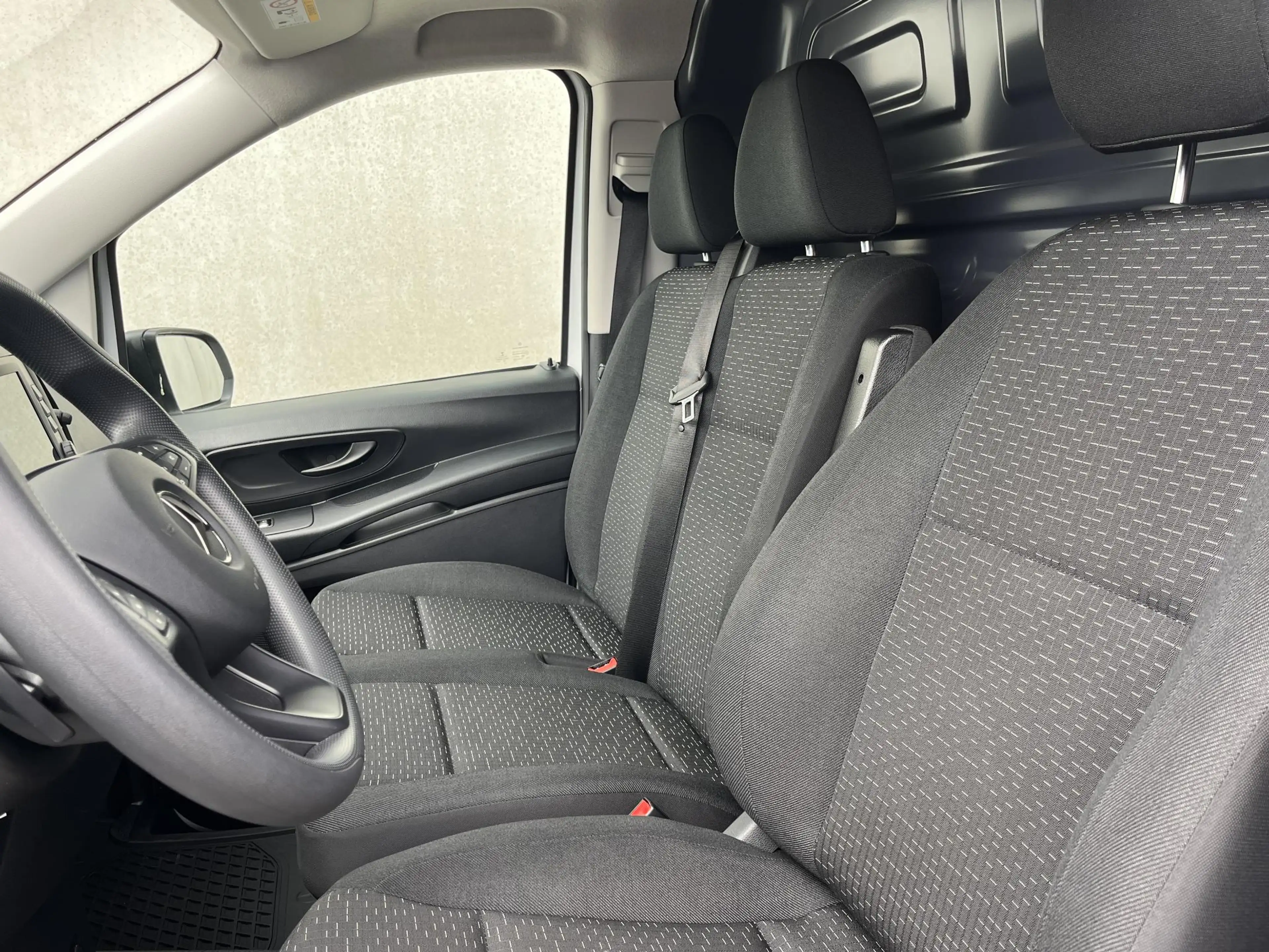 Mercedes-Benz Vito eVito L2 66kWh — photo 8
