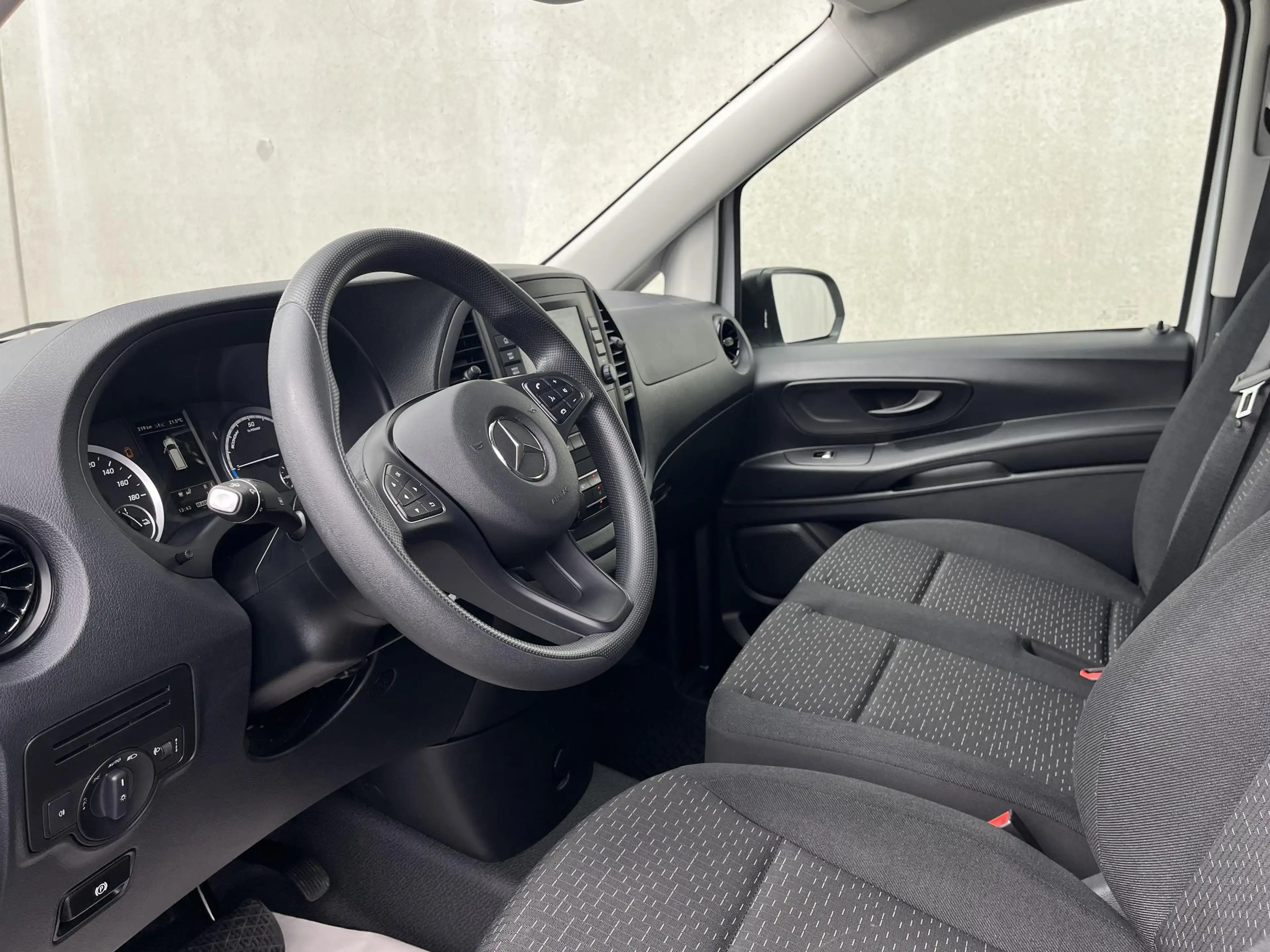 Mercedes-Benz Vito eVito L2 66kWh — photo 7