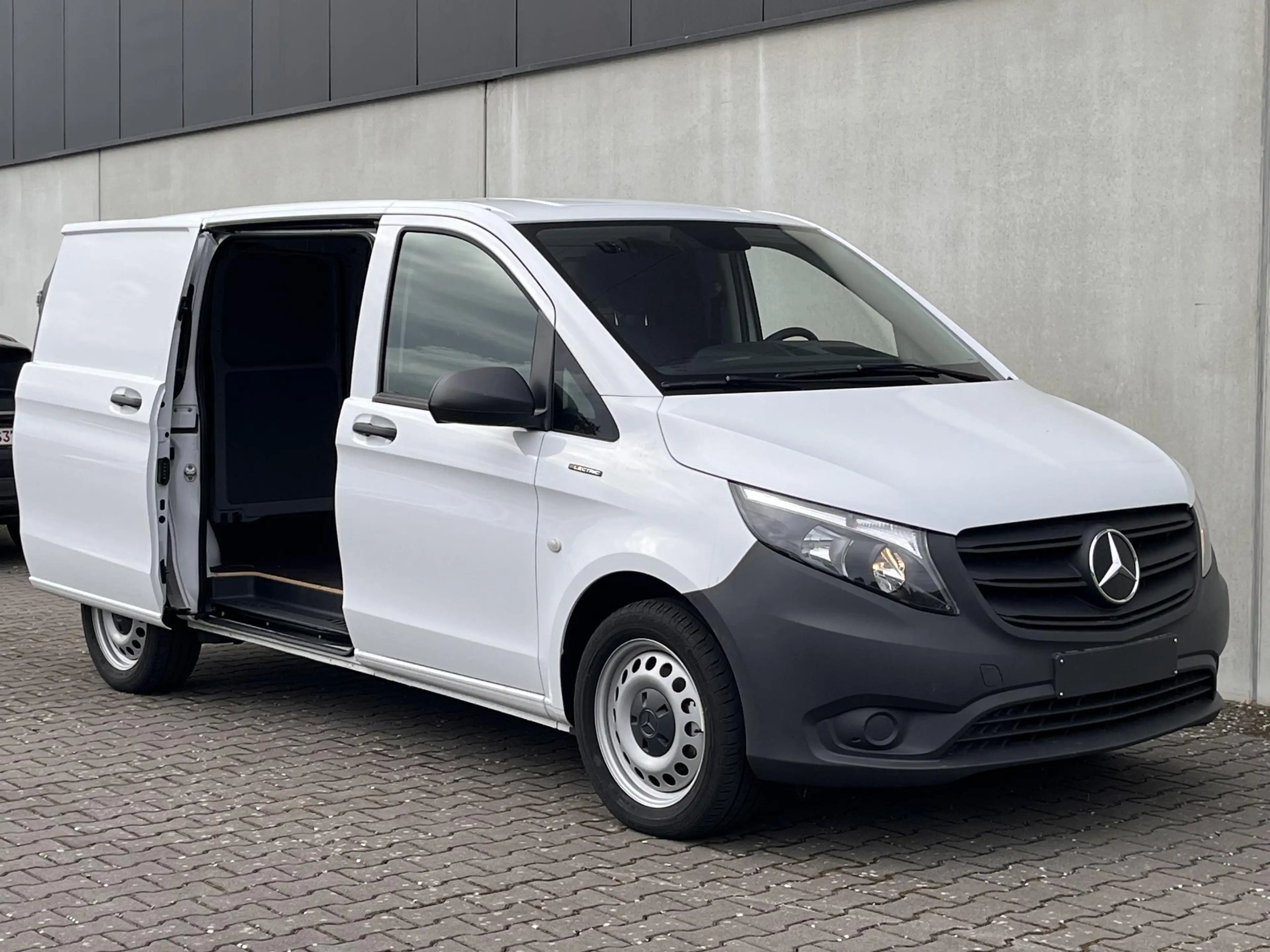 Mercedes-Benz Vito eVito L2 66kWh — photo 15