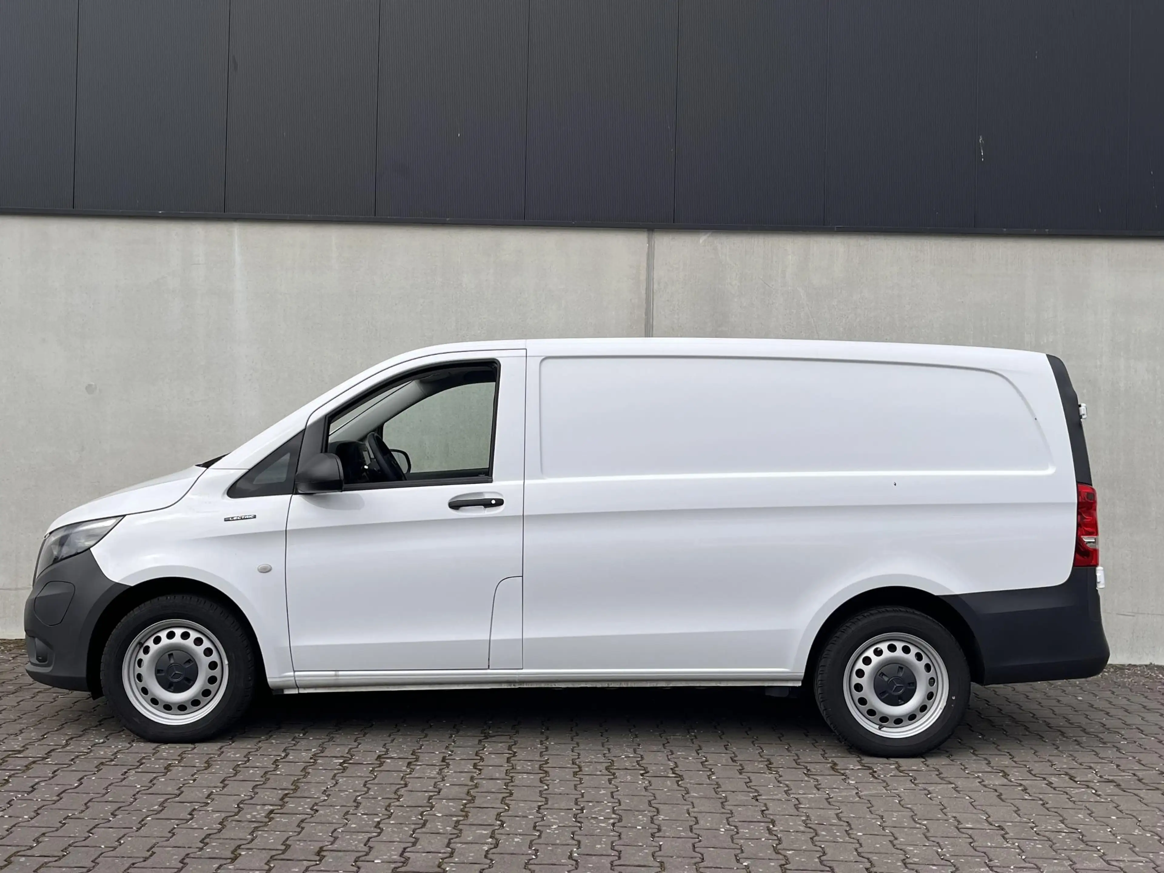 Mercedes-Benz Vito eVito L2 66kWh — photo 3