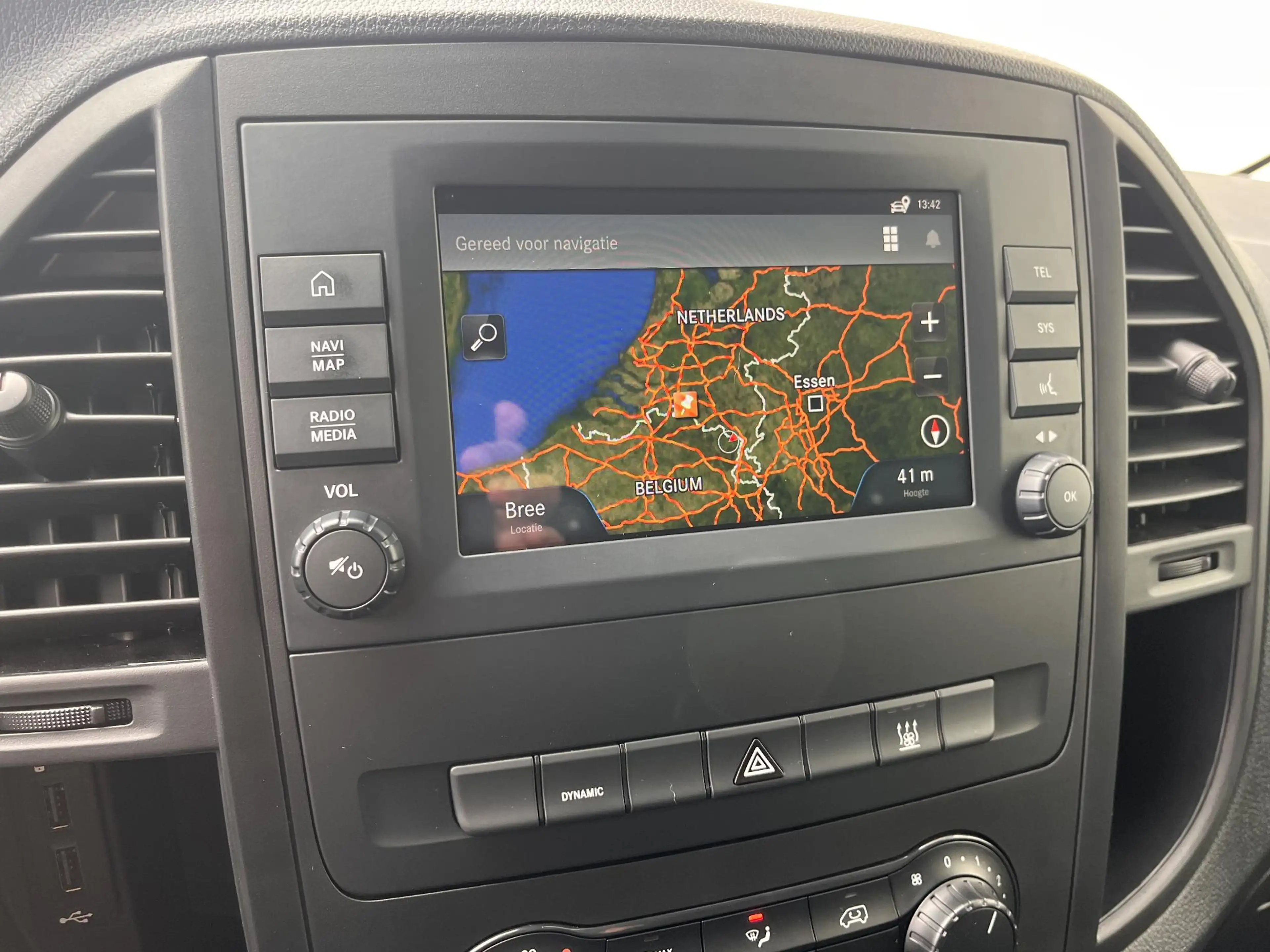 Mercedes-Benz Vito eVito L2 66kWh — photo 11