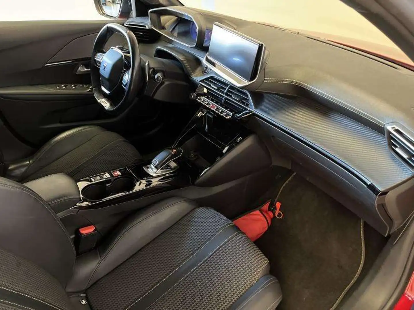 Peugeot 208 II \u0026 e- GT Line Rouge - 2