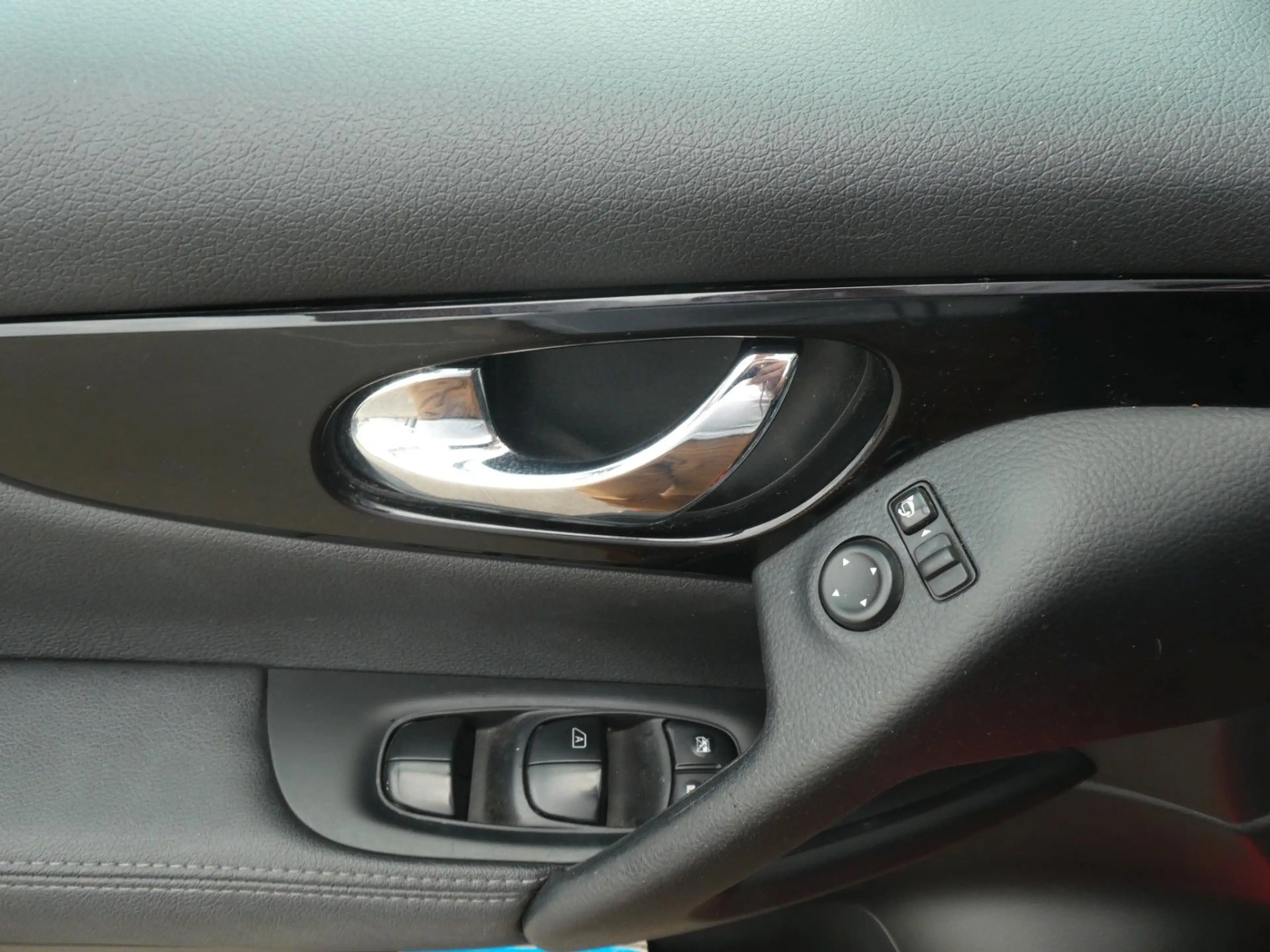 Nissan Qashqai Tekna Klima, Navi, SHZ, Kamera, Pano — photo 14