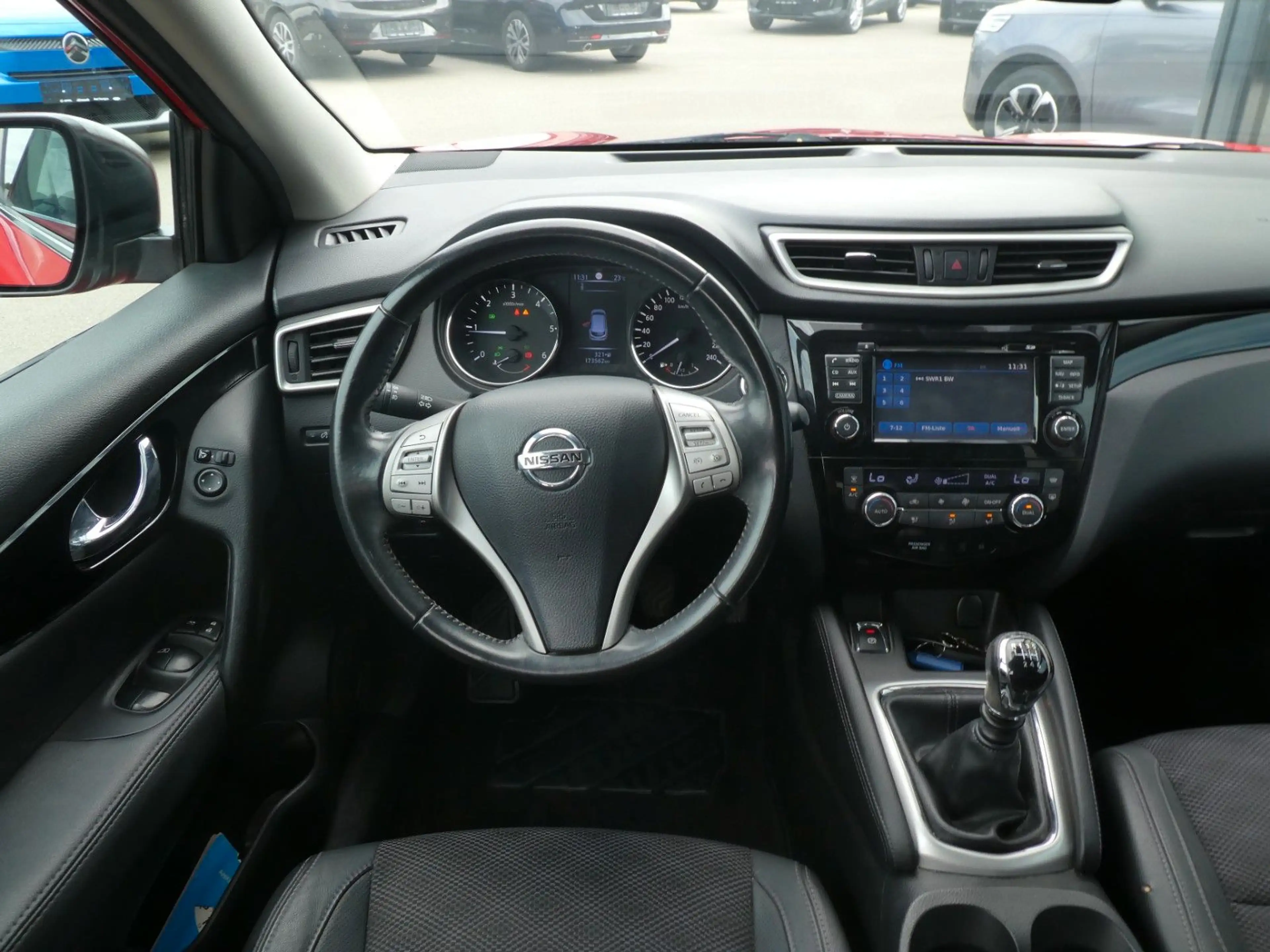 Nissan Qashqai Tekna Klima, Navi, SHZ, Kamera, Pano — photo 12