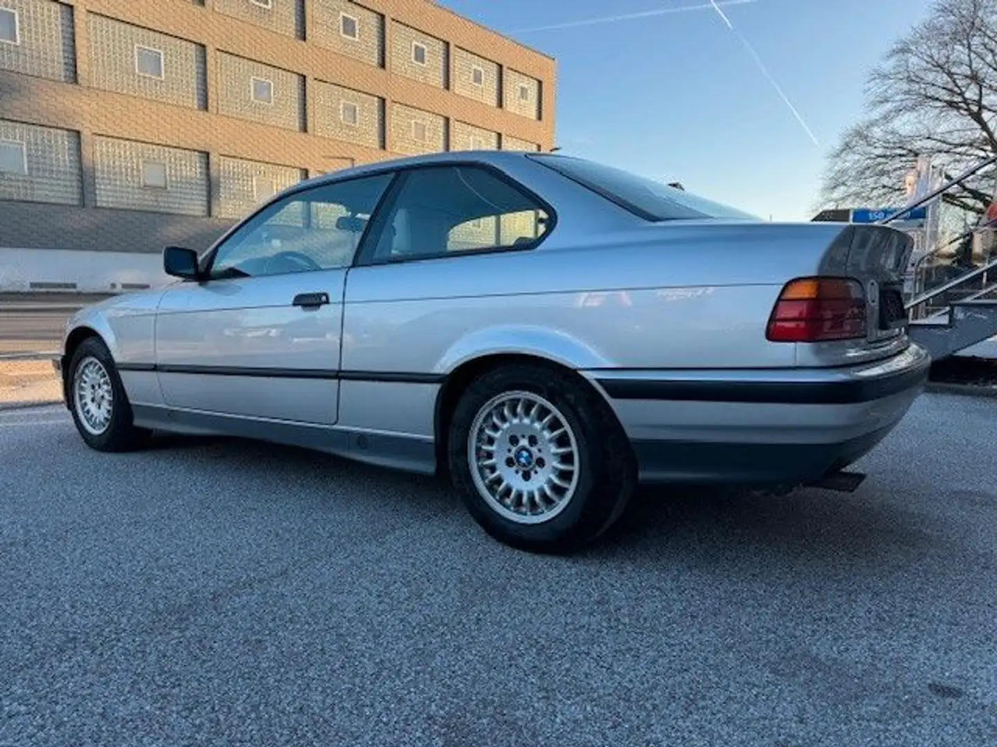 BMW 320 i ORIGINAL ZUSTAND Km 83500 Argintiu - 1
