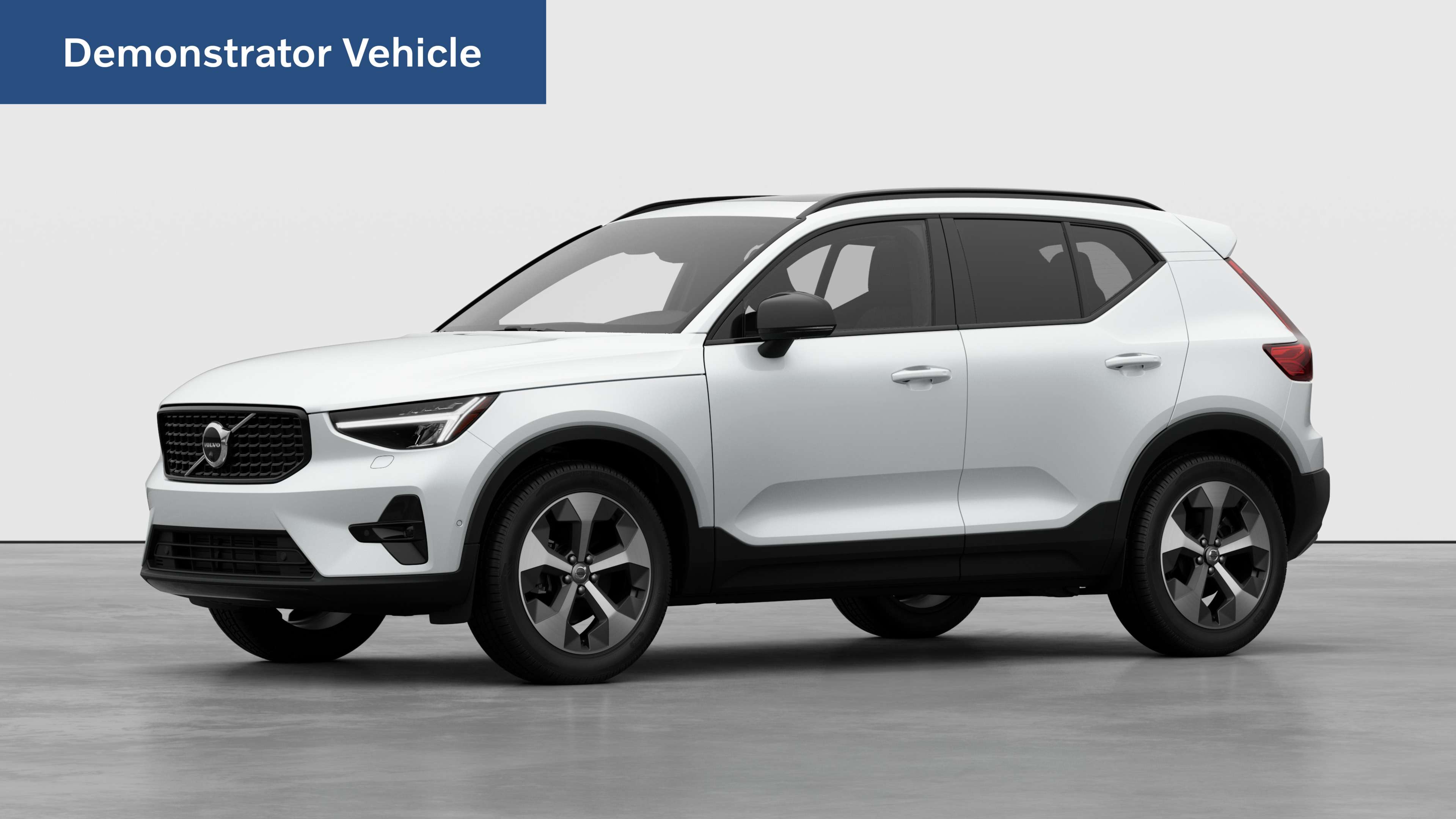 2026 Volvo XC40 B5 Plus Dark Theme