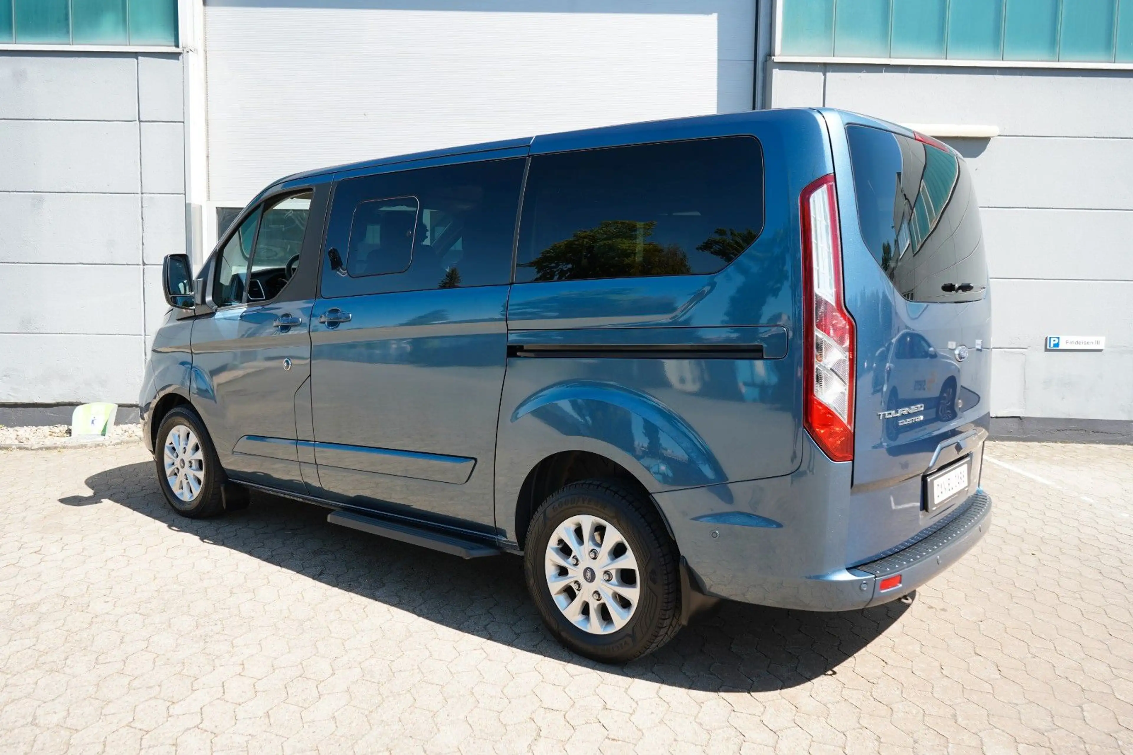Ford Tourneo — photo 2