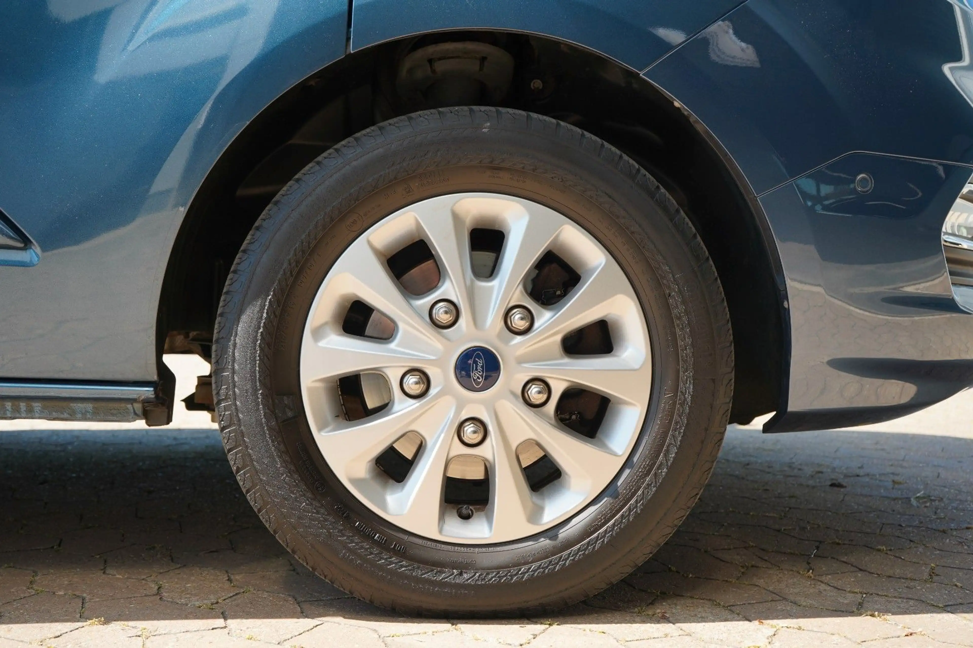 Ford Tourneo — photo 7