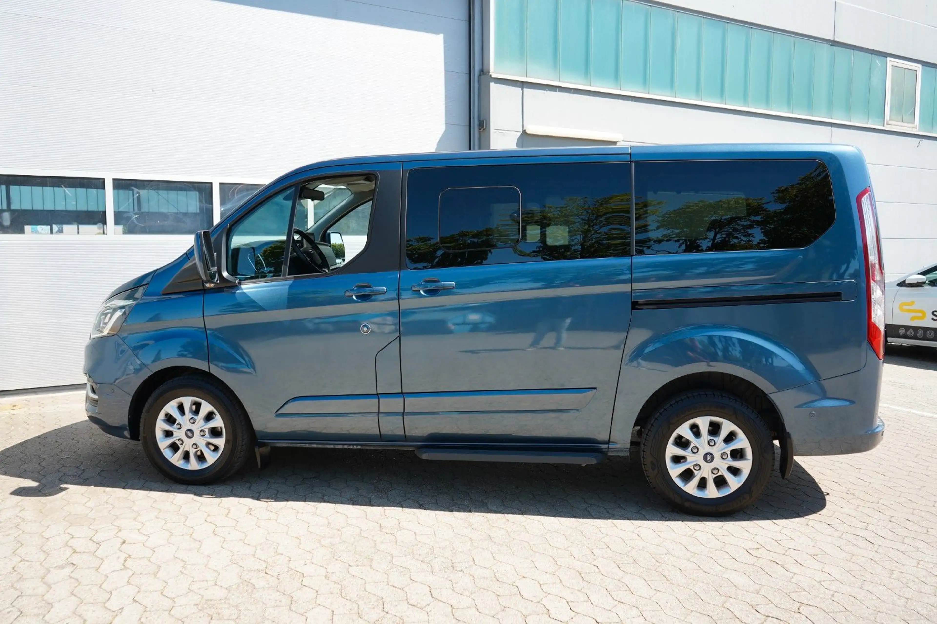 Ford Tourneo — photo 3