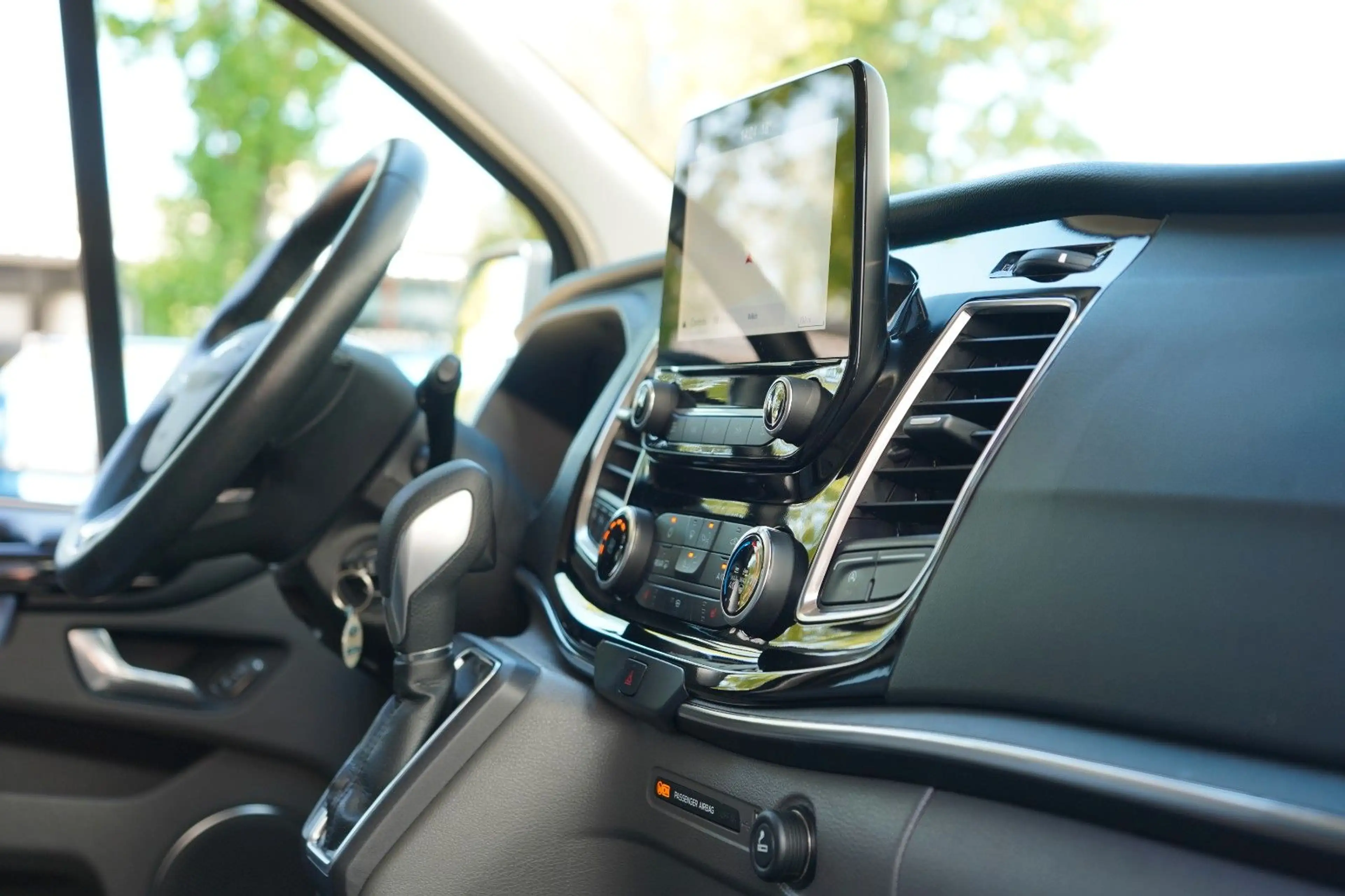 Ford Tourneo — photo 11
