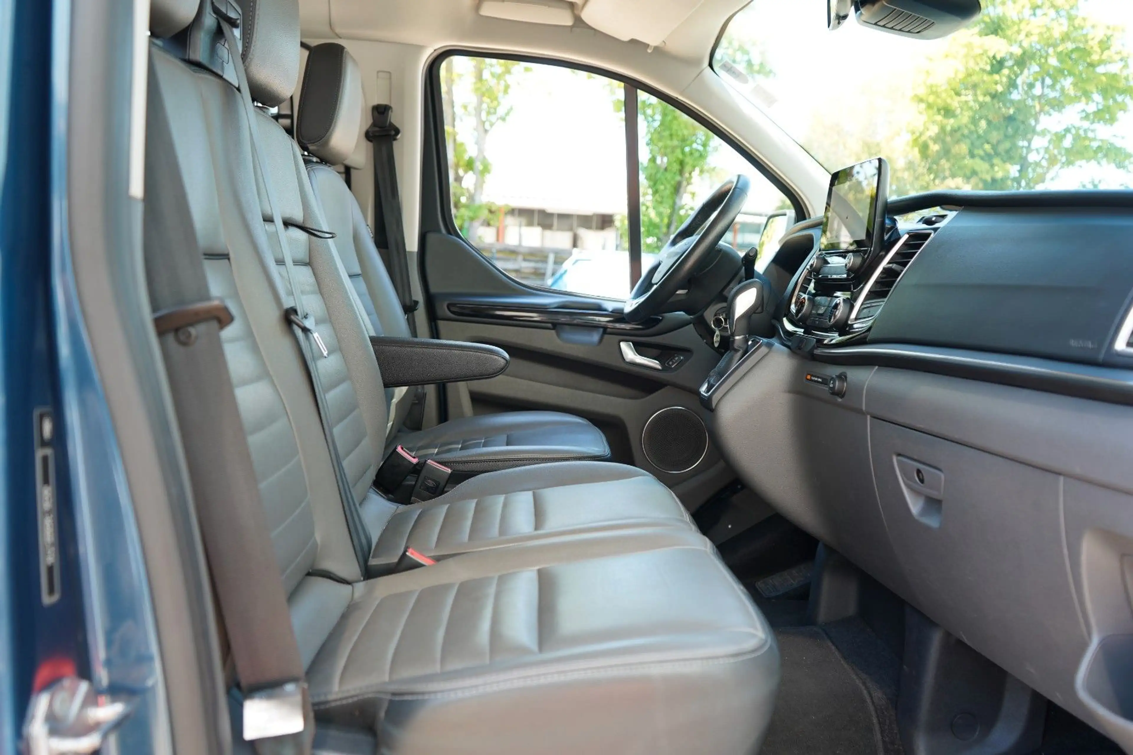 Ford Tourneo — photo 15