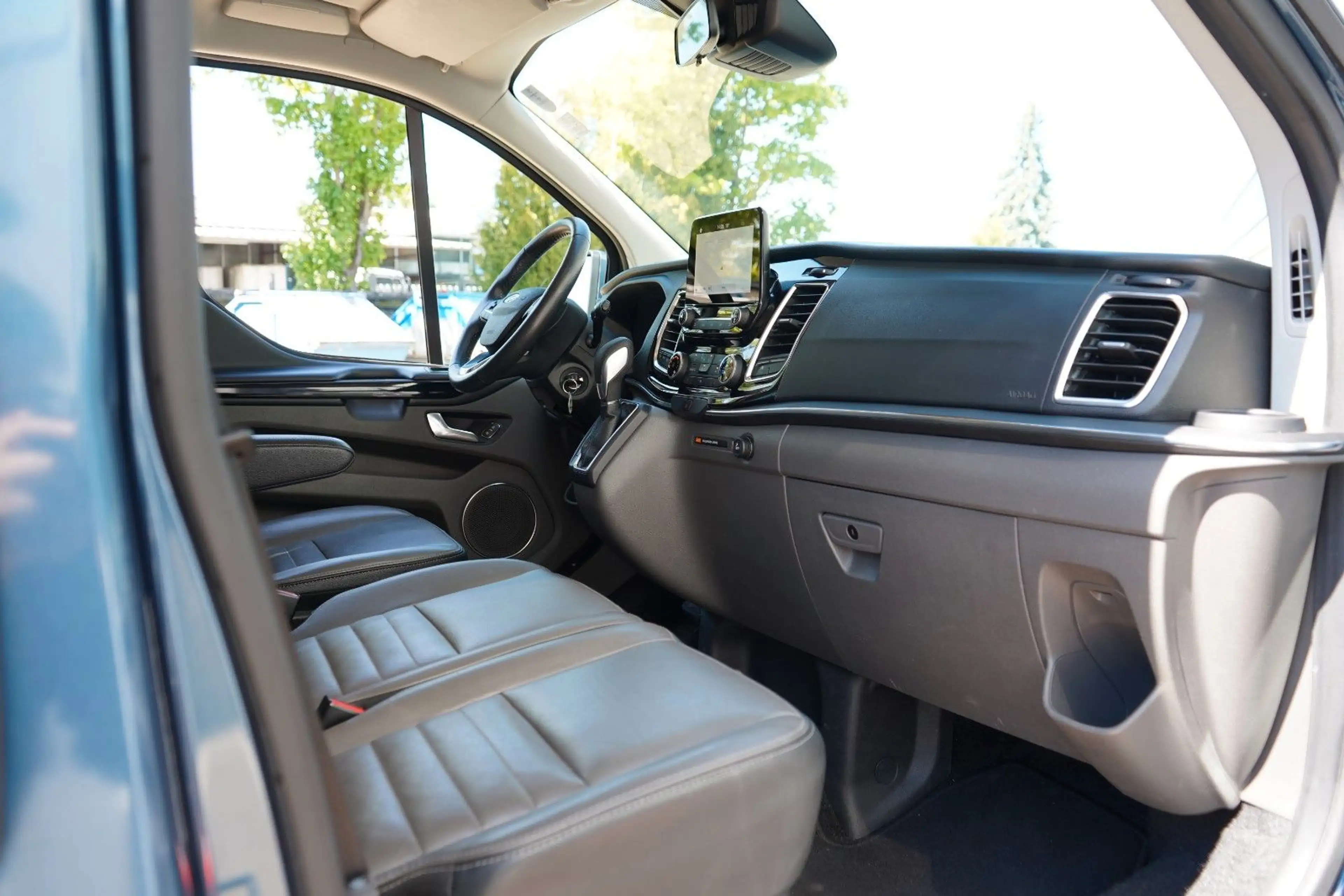 Ford Tourneo — photo 13