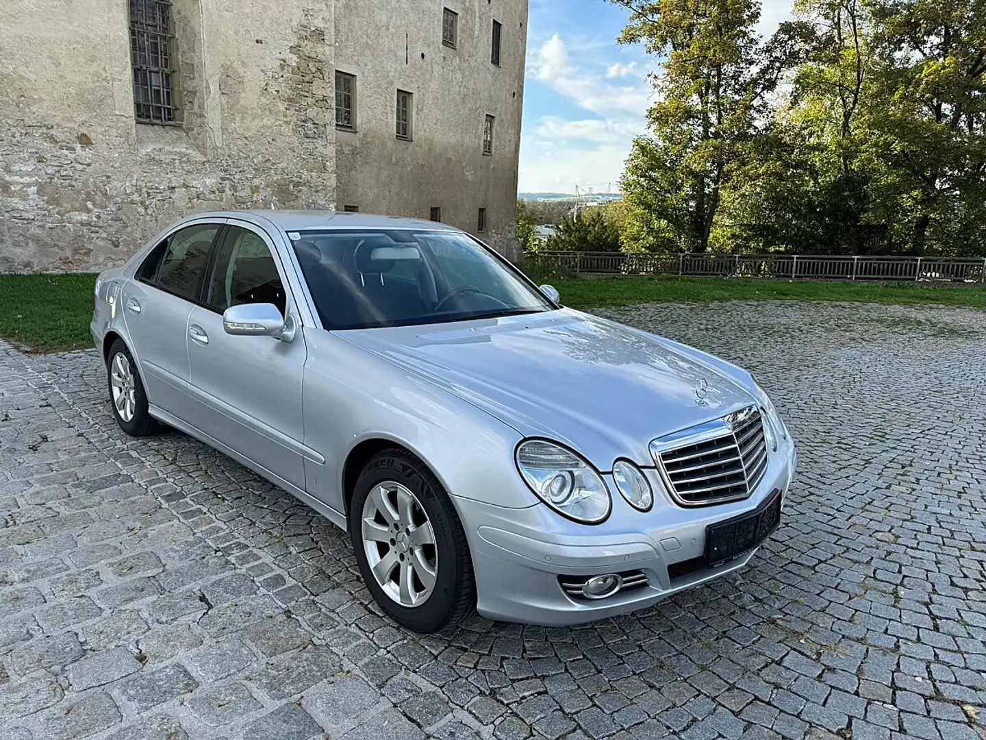 Mercedes-Benz E 200 CDI Classic Grau - 2