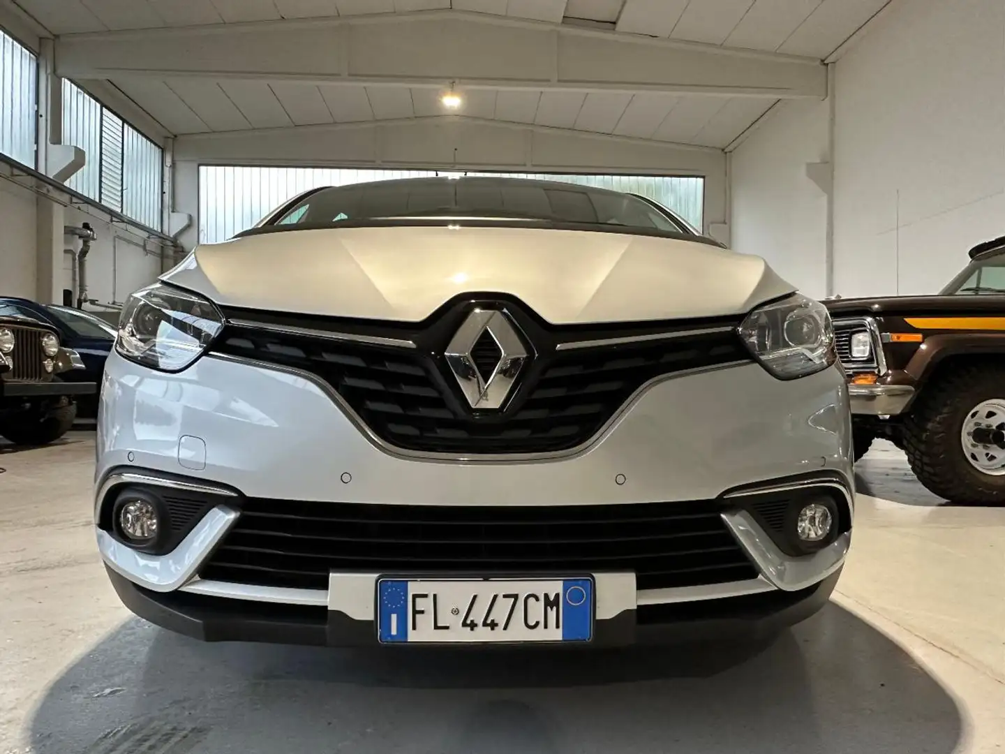 Renault Scenic Scénic dCi 8V 110 CV EDC Energy Bose AUTOMATICA Gris - 2