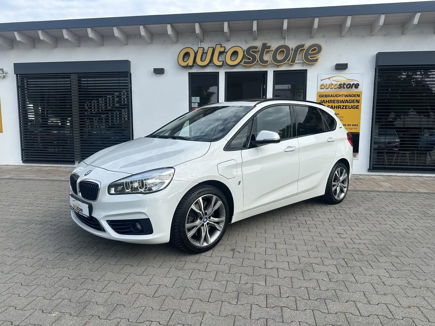 BMW 225 Active Tourer 2er - 225xe Sport Line 165 kW (22... White - 1