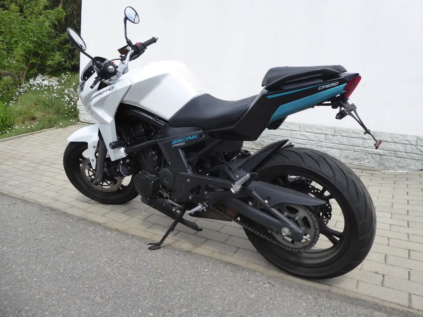 CFMOTO 650 NK Wit - 2