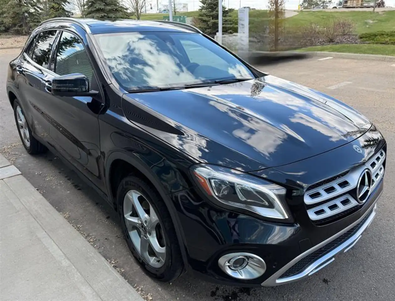 Mercedes-Benz GLA снимка Mercedes-Benz GLA