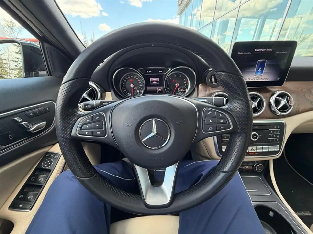 Mercedes-Benz GLA снимка Mercedes-Benz GLA