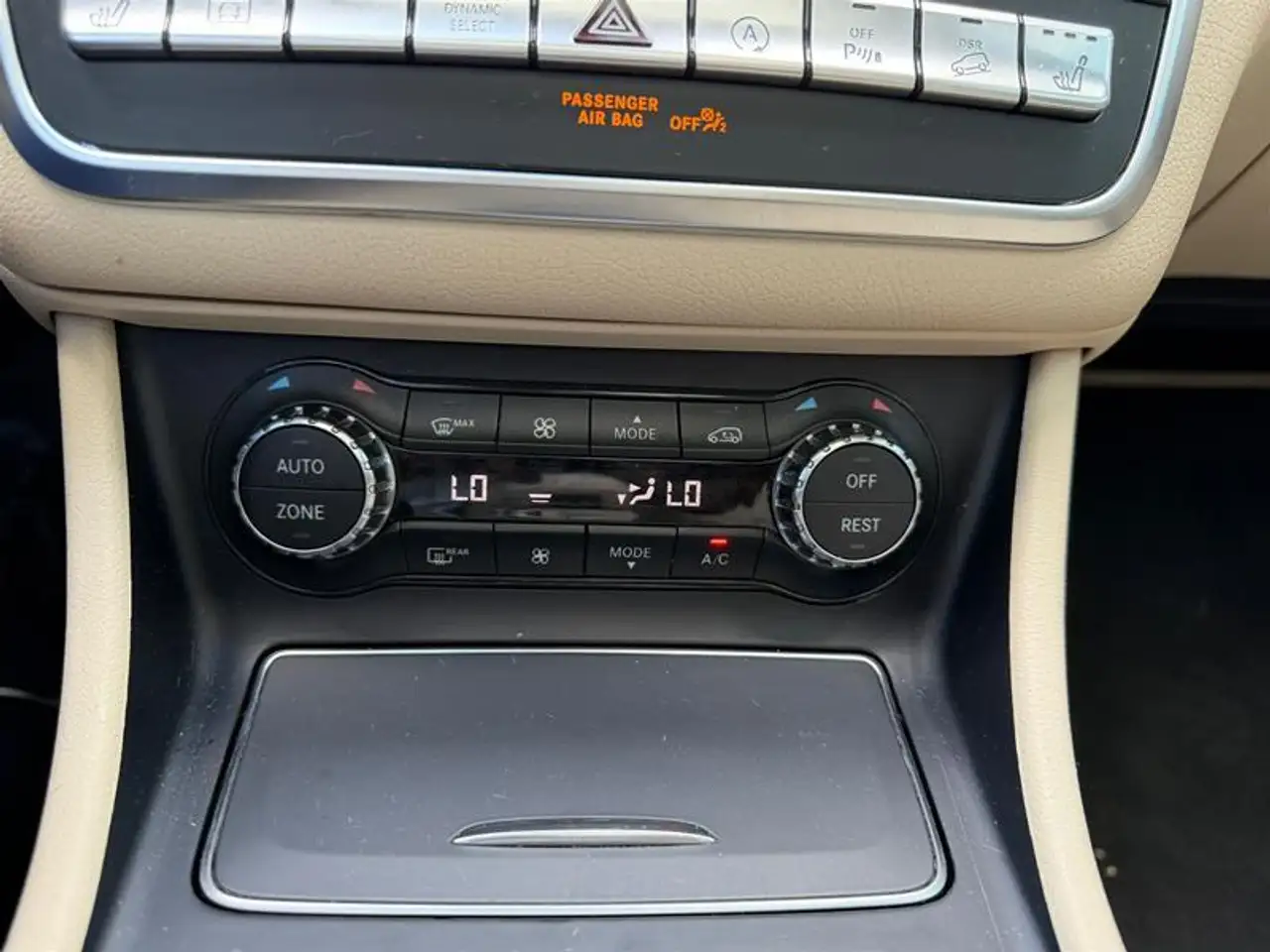 Mercedes-Benz GLA снимка Mercedes-Benz GLA