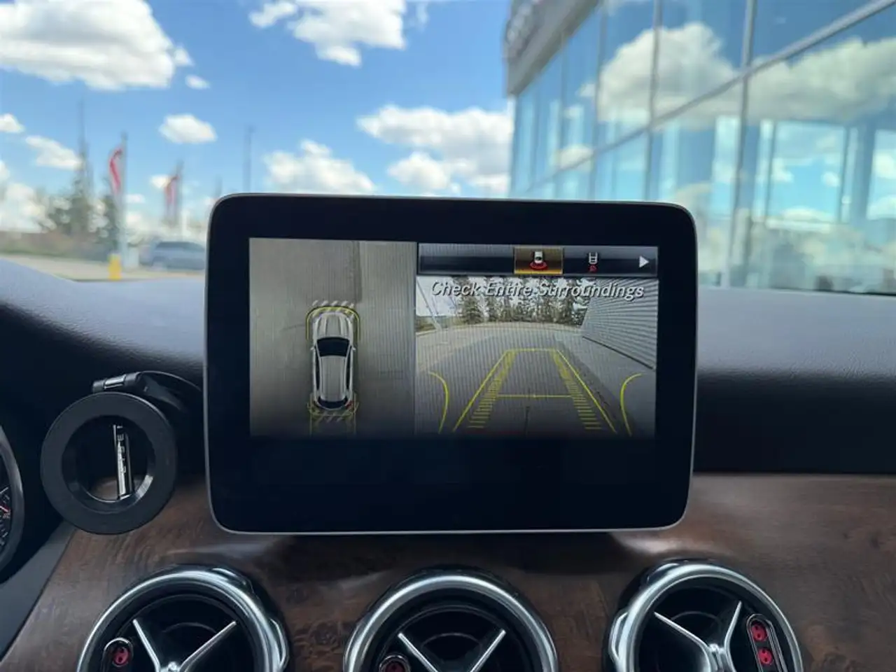 Mercedes-Benz GLA снимка Mercedes-Benz GLA