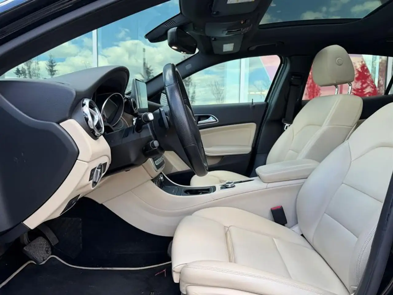 Mercedes-Benz GLA снимка Mercedes-Benz GLA
