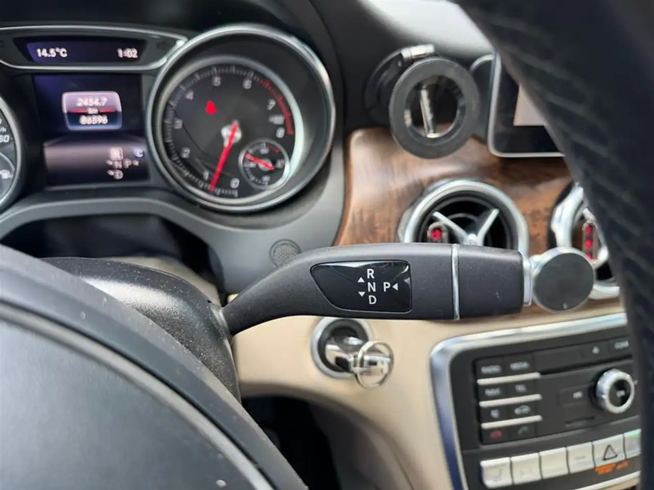 Mercedes-Benz GLA снимка Mercedes-Benz GLA
