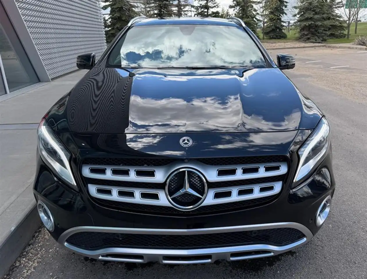 Mercedes-Benz GLA снимка Mercedes-Benz GLA