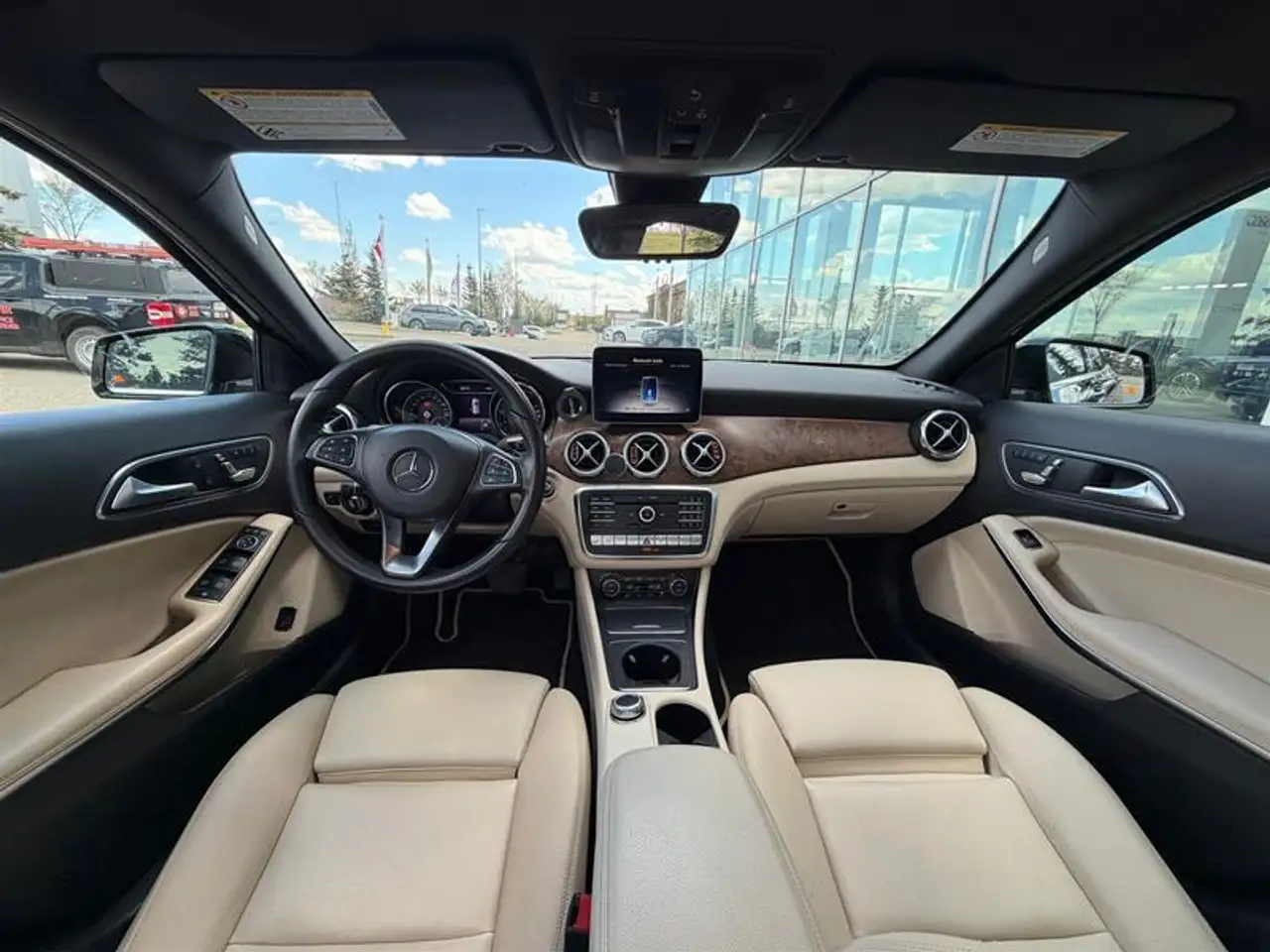 Mercedes-Benz GLA снимка Mercedes-Benz GLA