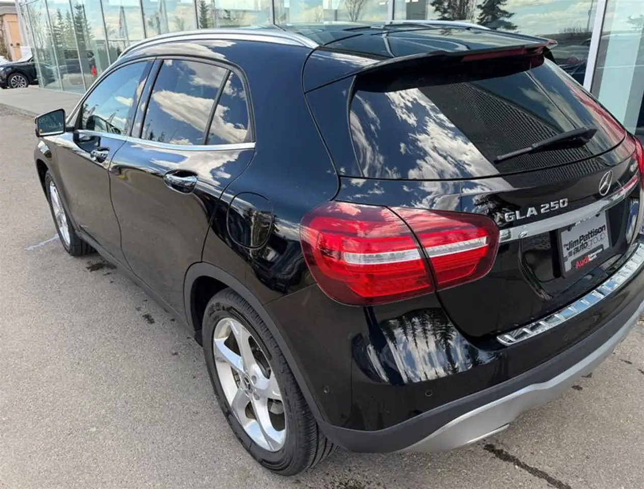 Mercedes-Benz GLA снимка Mercedes-Benz GLA