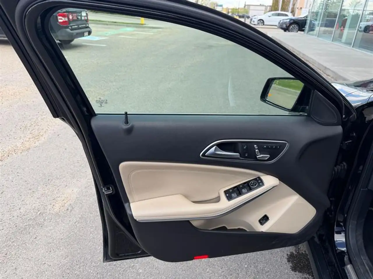 Mercedes-Benz GLA снимка Mercedes-Benz GLA