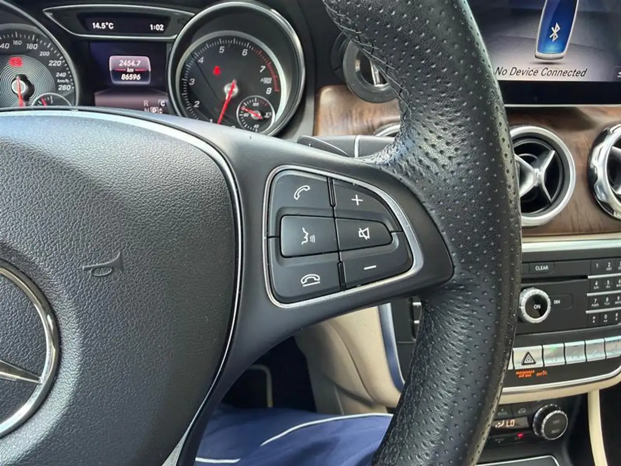 Mercedes-Benz GLA снимка Mercedes-Benz GLA