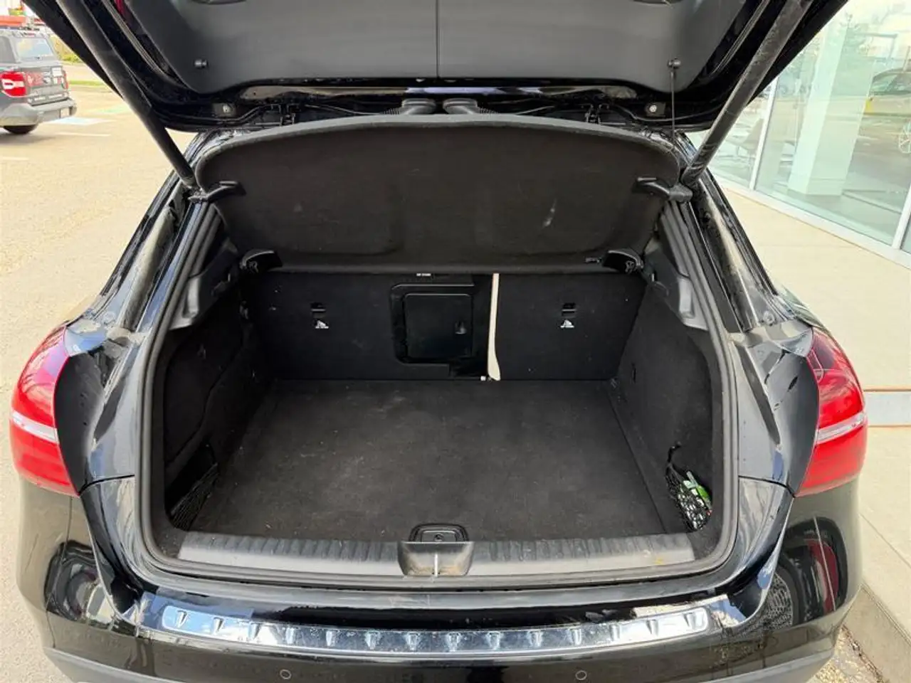 Mercedes-Benz GLA снимка Mercedes-Benz GLA